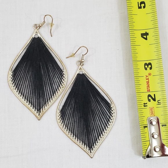 2 Pairs Statement Earrings Fun & Flirty - Picture 4 of 6